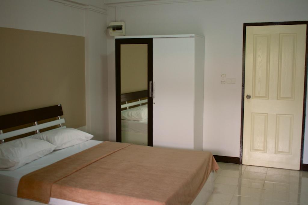 Baanbudsarin Apartment Сингбури Экстерьер фото
